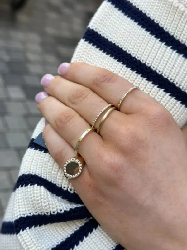 Signetring oval, lille*P. Hertz Clearance