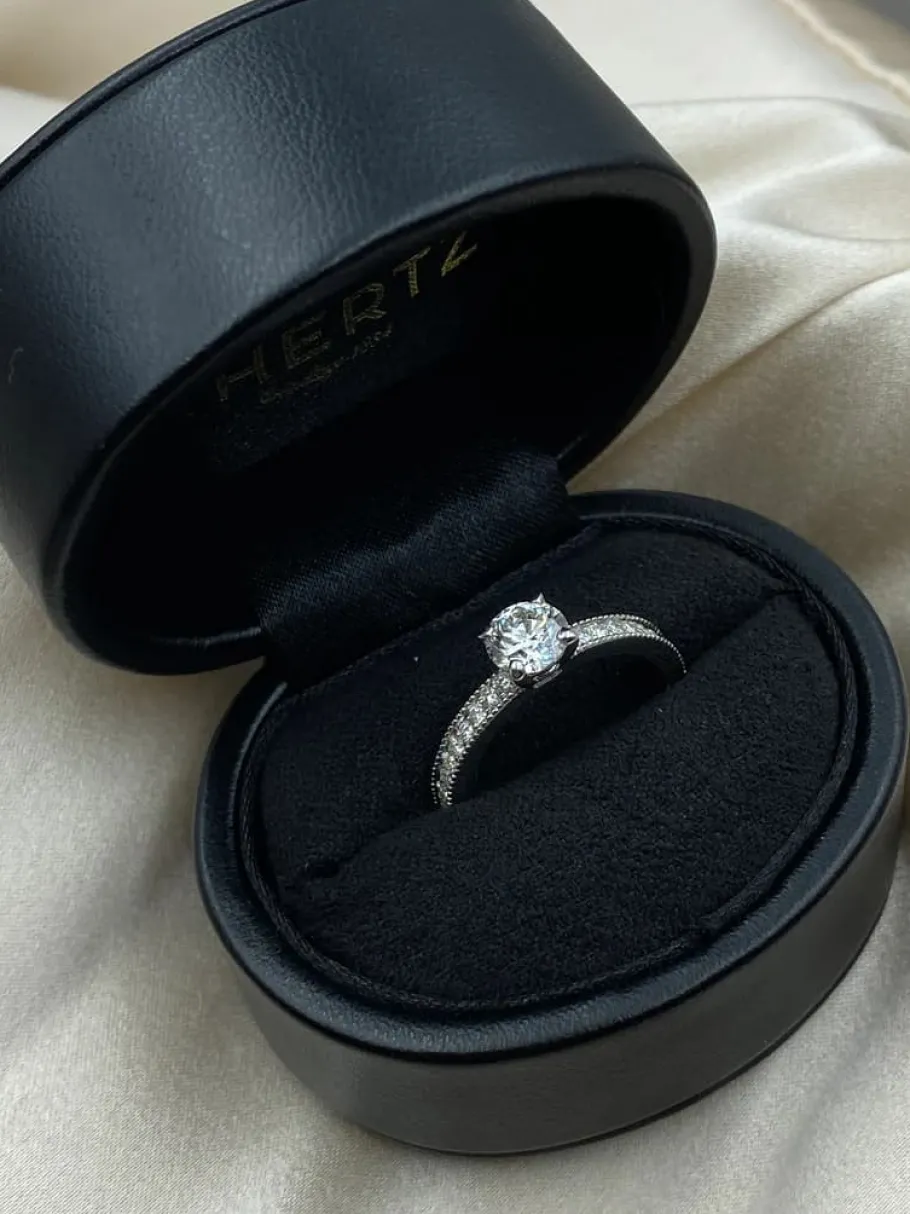 solitaire_ring_1.webp Solitaire ring*P. Hertz Fashion